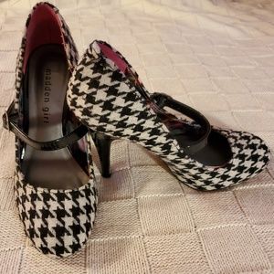 Madden Girl Womens Black and White 4" Heels Size 6
